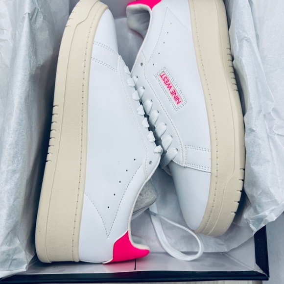 Women's Dunnit Lace-Up Round Toe Casual Sneakers - Picture 7 of 8